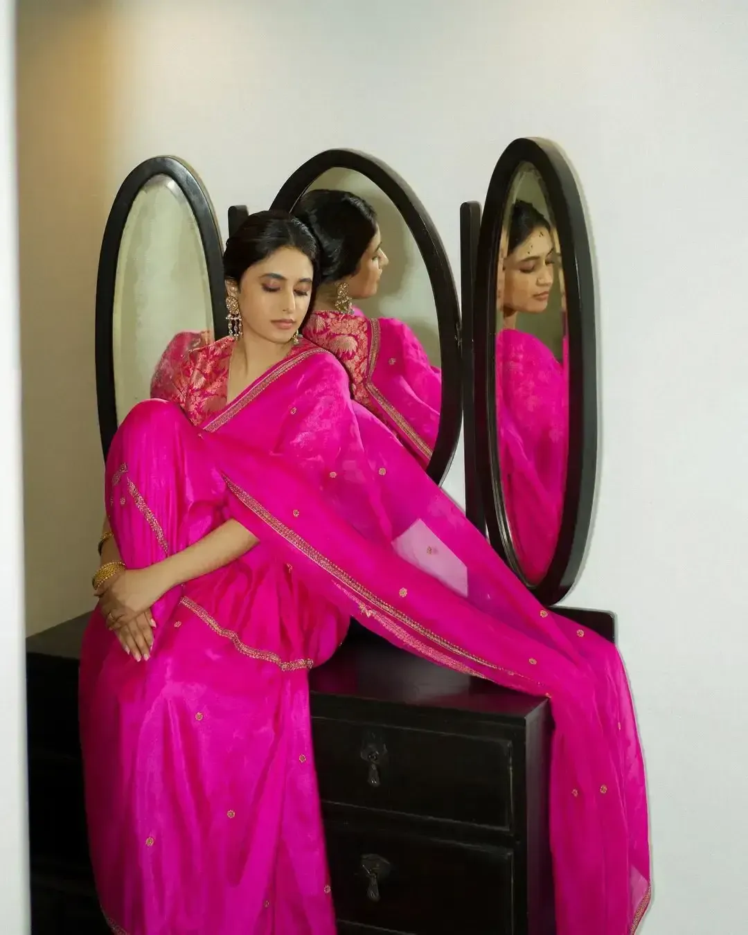 SOUTH INDIAN ACTRESS PRIYANKA MOHAN IMAGES IN PINK SAREE 6